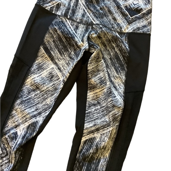 Lululemon Hot To Street crop Mesh Leggings - Picture 5 of 10